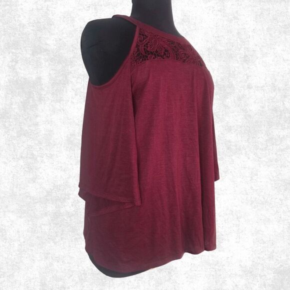 Torrid Wine Lace Cold Shoulder Top – Plus Size 1 (14–16) | Burgundy Keyhole Blou - Picture 1 of 6